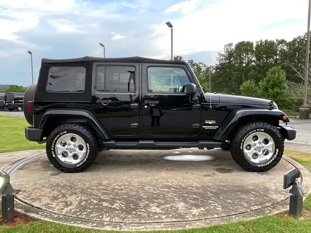 Used 2015 Jeep Wrangler Unlimited Sahara w/ Connectivity Group AWD/4WD image 8