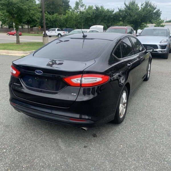 Used 2015 Ford Fusion SE image 3