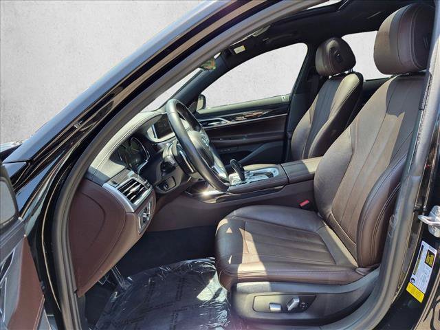 Used 2019 BMW 740i w/ M Sport Package RWD image 11