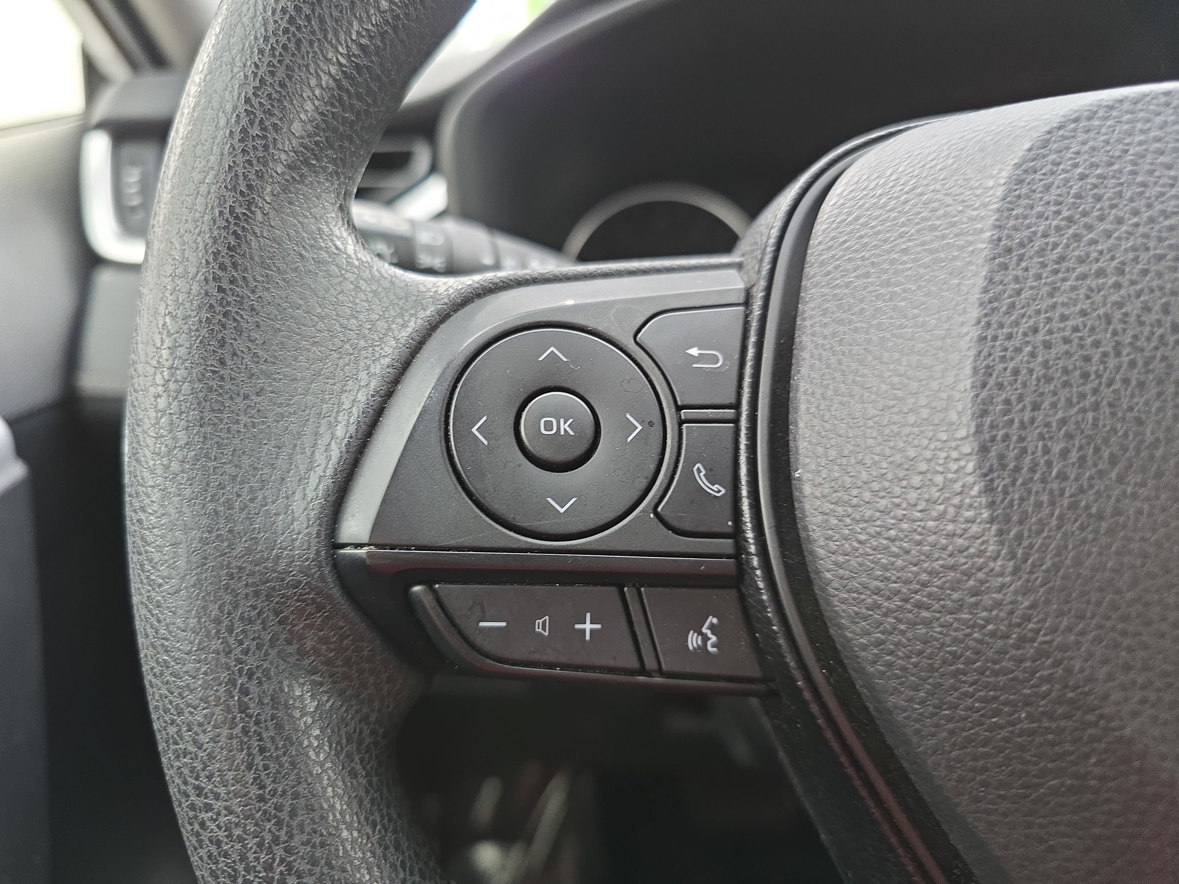 Used 2019 Toyota RAV4 XLE FWD image 17