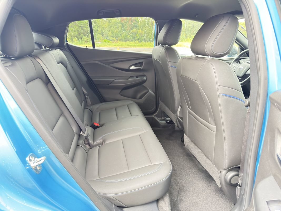 Used 2025 Buick Envista Sport Touring w/ Convenience I Package FWD image 33