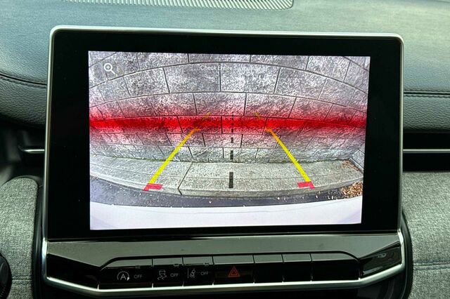 Used 2024 Jeep Compass Latitude image 16