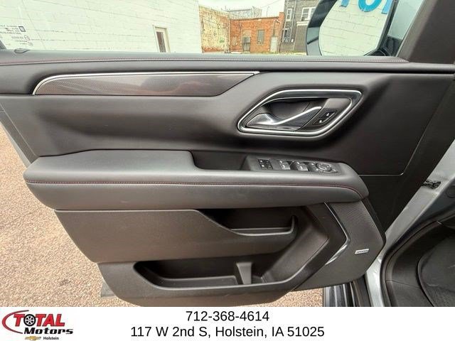 Used 2023 Chevrolet Suburban RST w/ Luxury Package AWD/4WD image 9