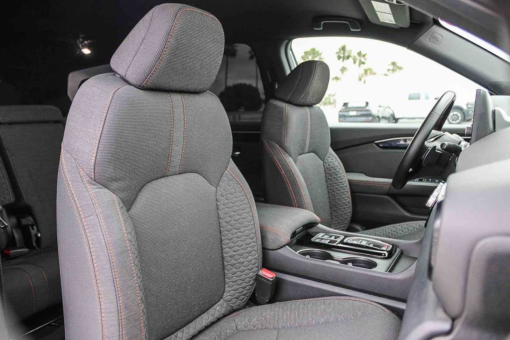 Used 2025 Honda Pilot Sport image 17