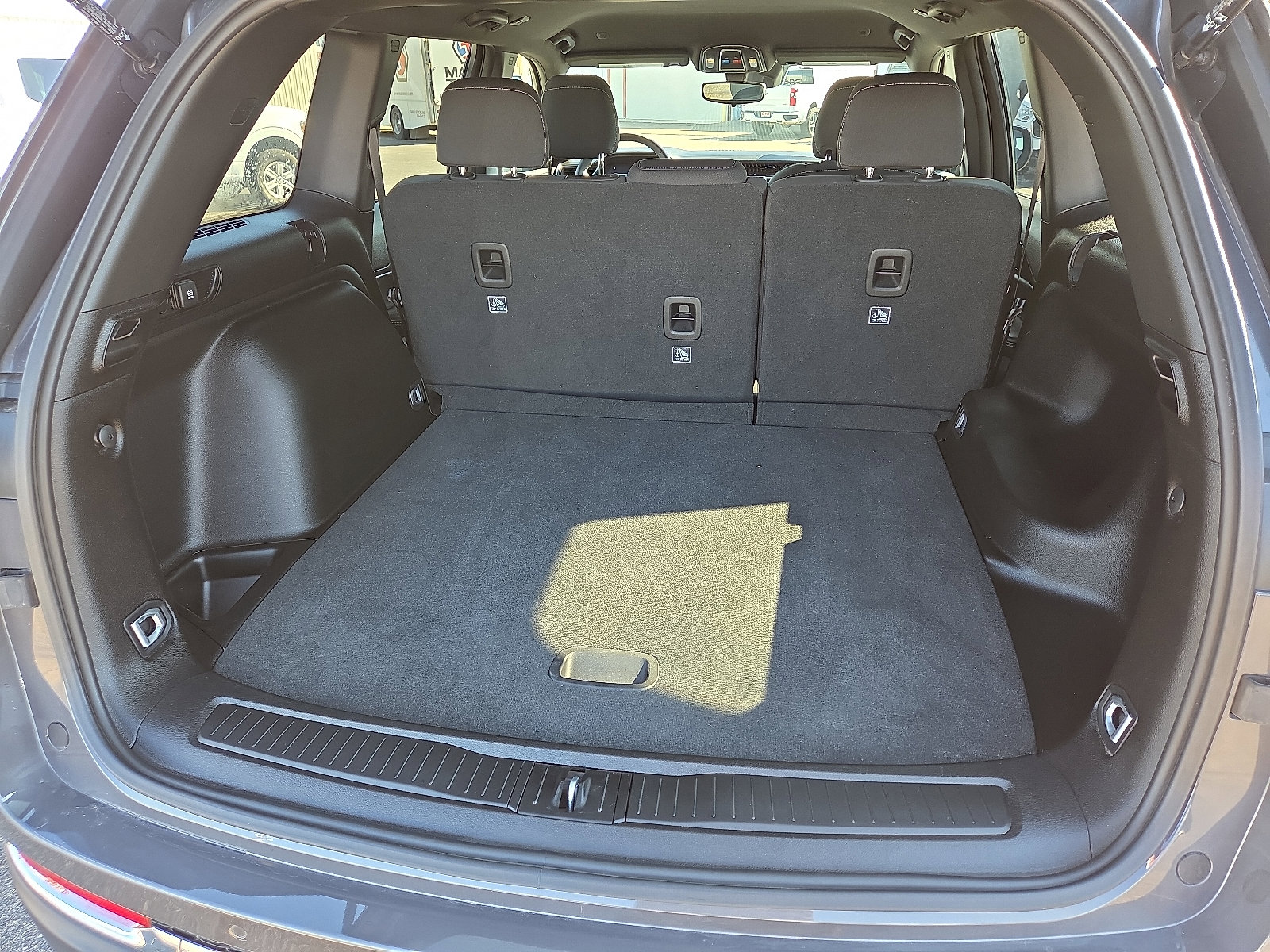 Used 2024 Jeep Grand Cherokee Laredo image 7