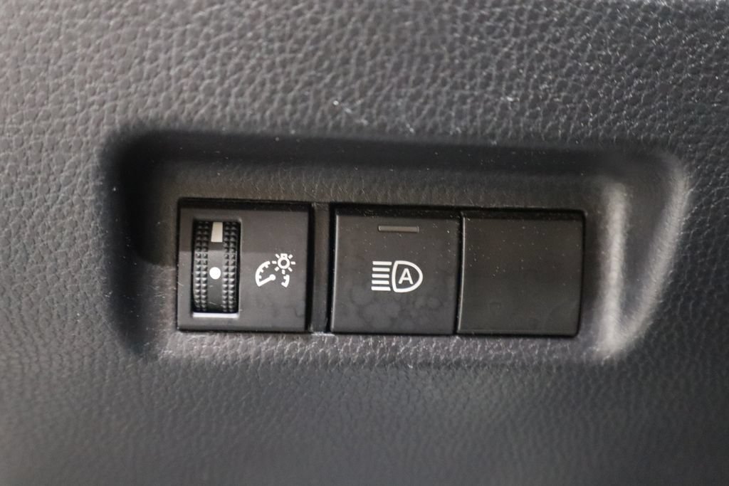 Used 2023 Toyota RAV4 XLE AWD/4WD image 23