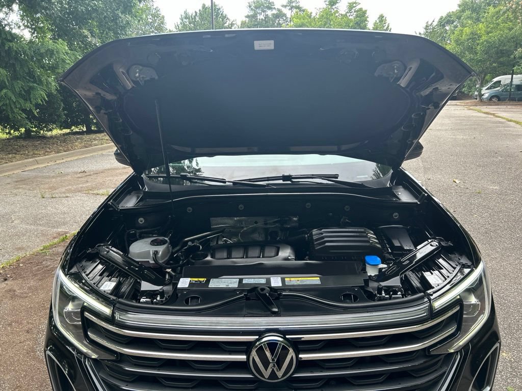 Used 2024 Volkswagen Atlas Peak Edition SE AWD/4WD image 14