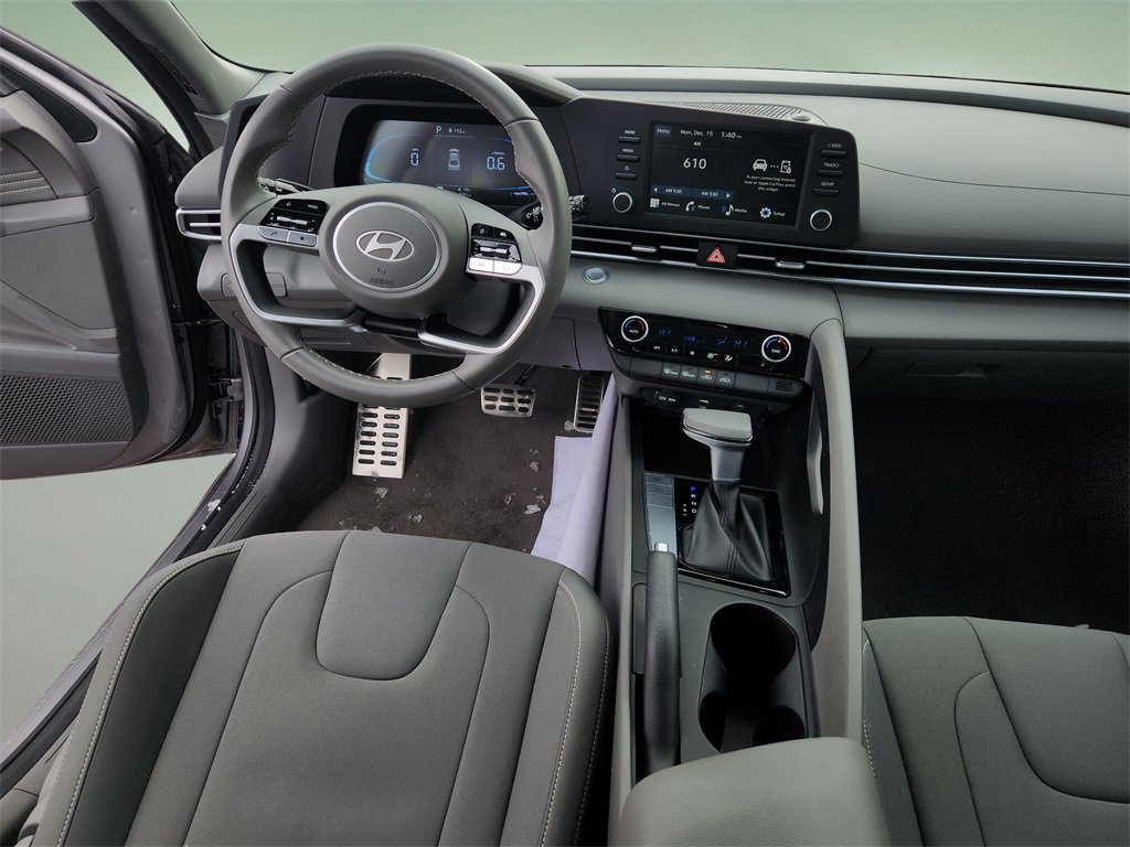 Used 2025 Hyundai Elantra Sport image 18
