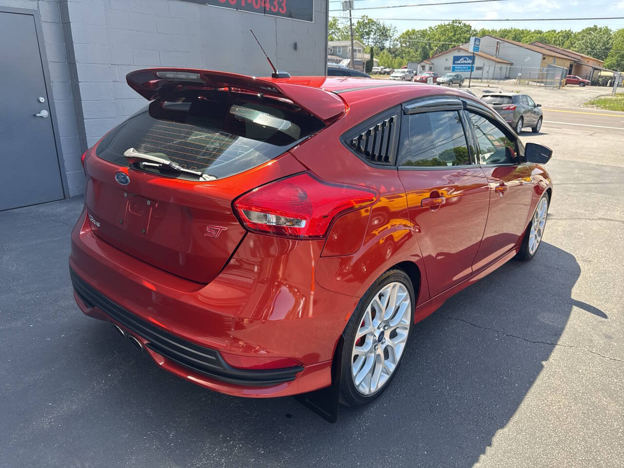 Used 2018 Ford Focus ST FWD image 8