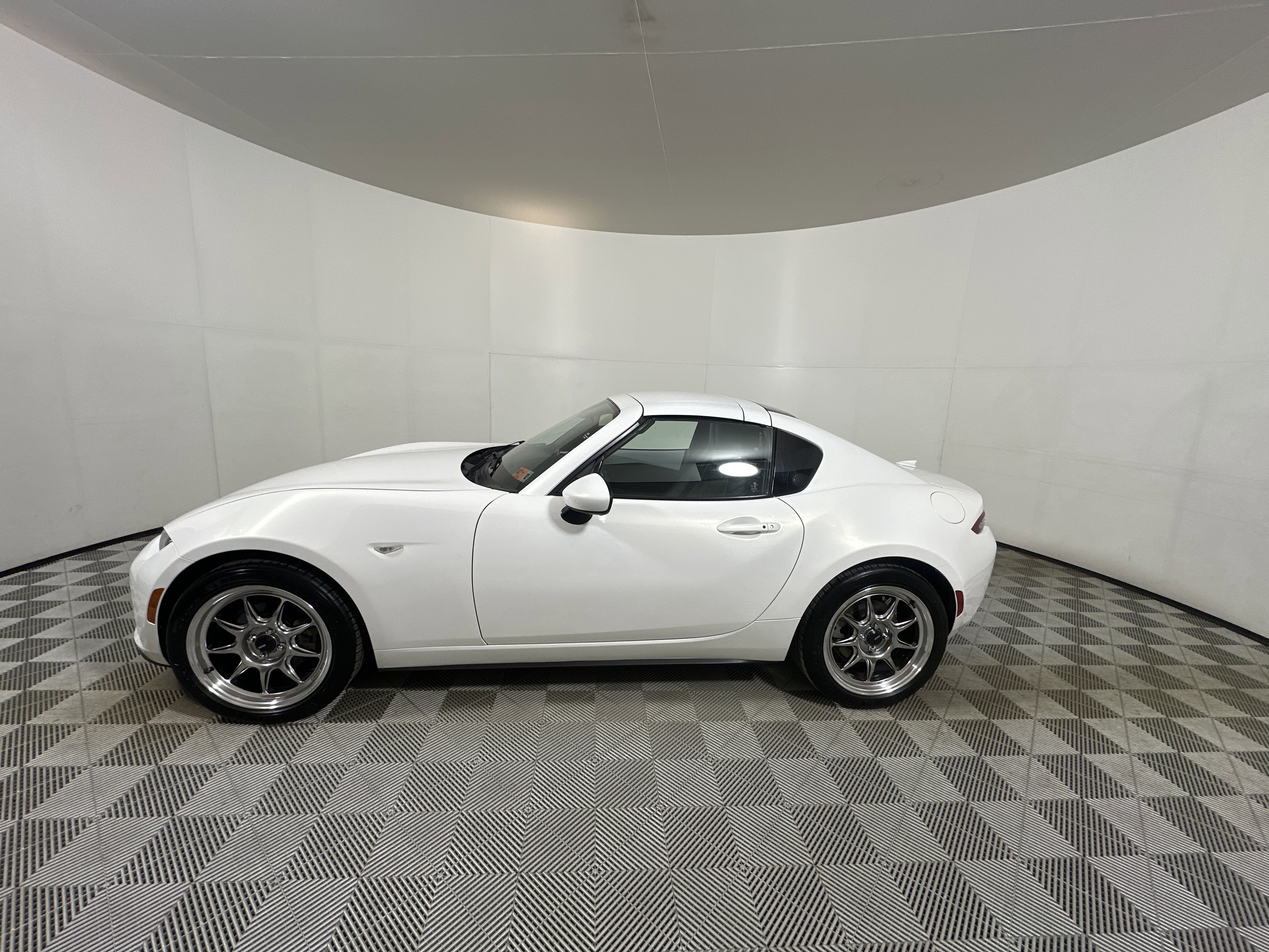 Used 2017 MAZDA MX-5 Miata RF Grand Touring image 4