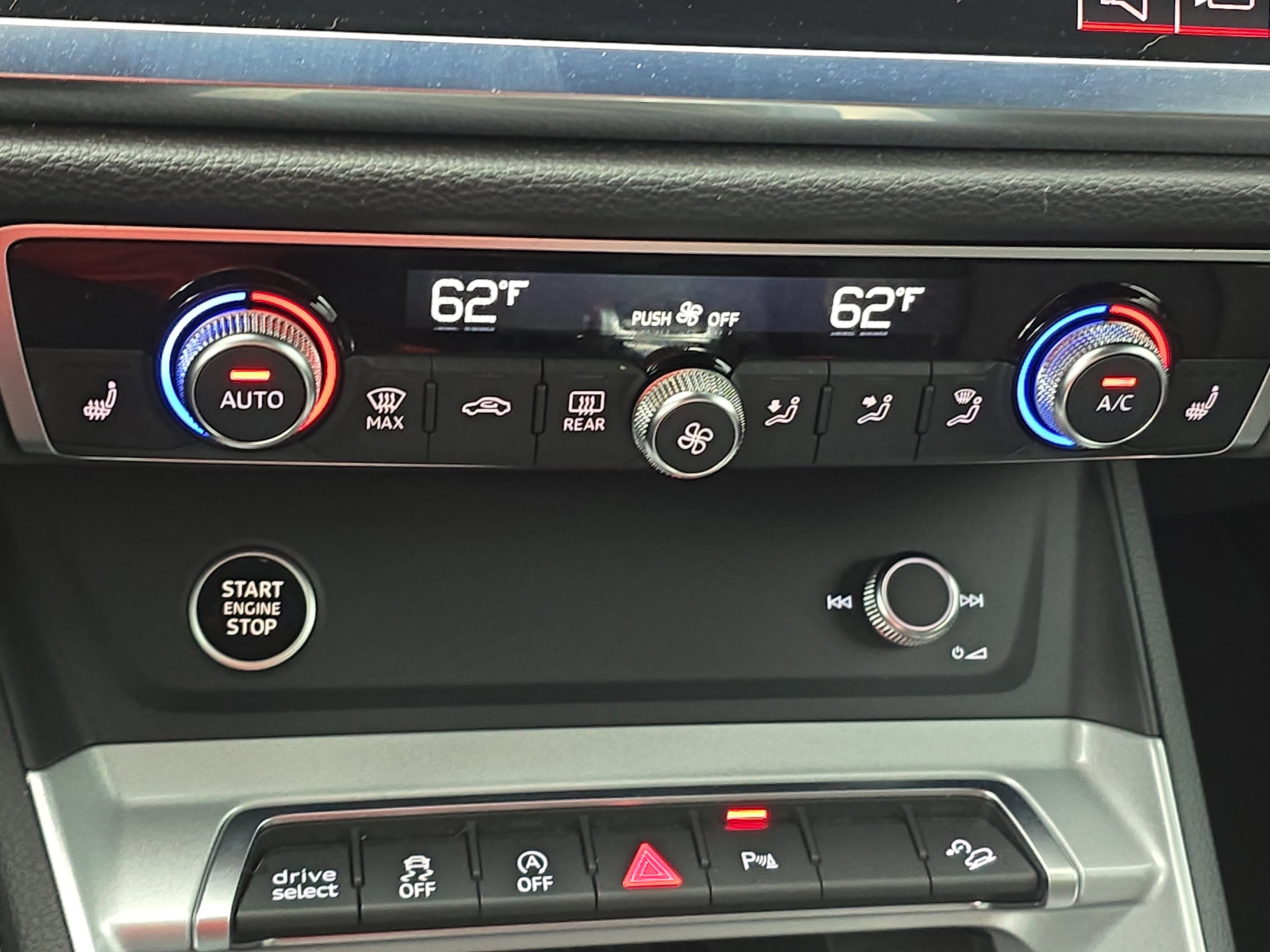 Used 2024 Audi Q3 2.0T Premium w/ Convenience Package image 24