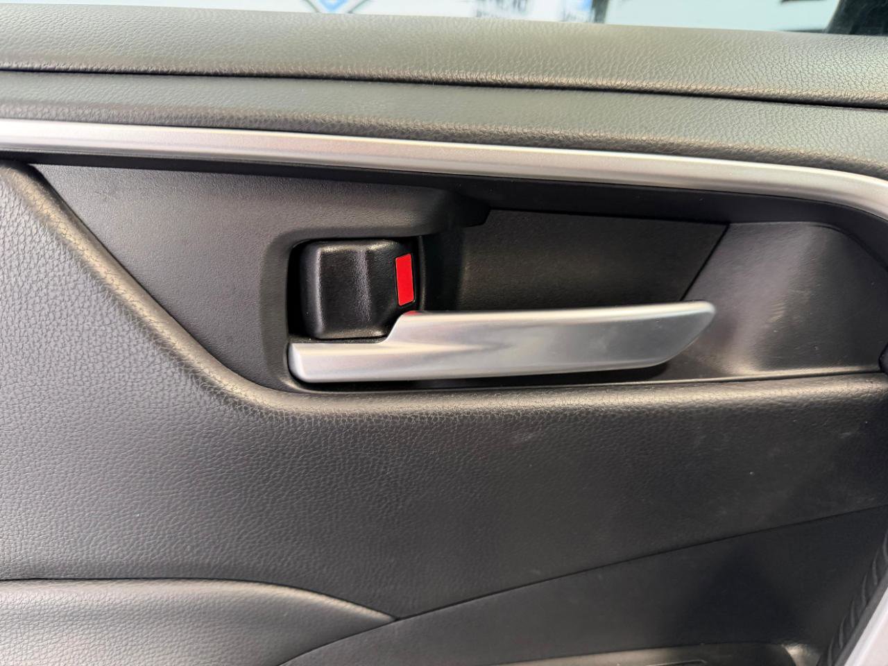 Used 2025 Toyota RAV4 XLE image 12