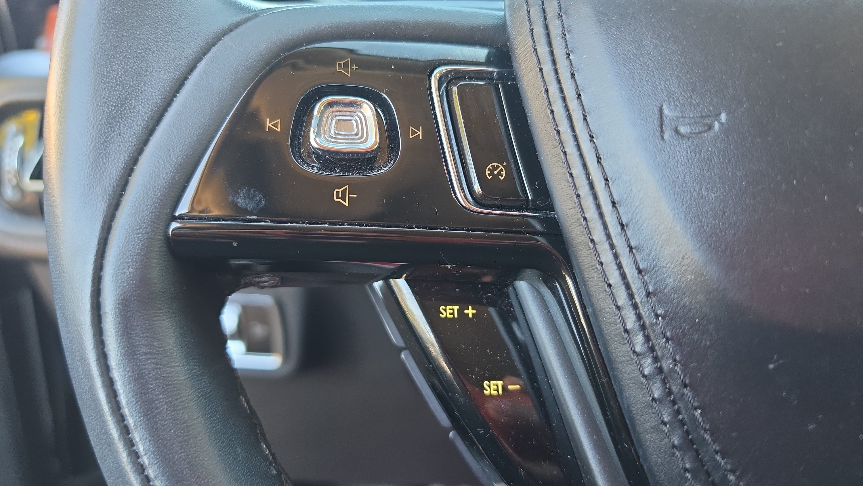 Used 2023 Lincoln Aviator Reserve w/ Elements Package Plus RWD image 12