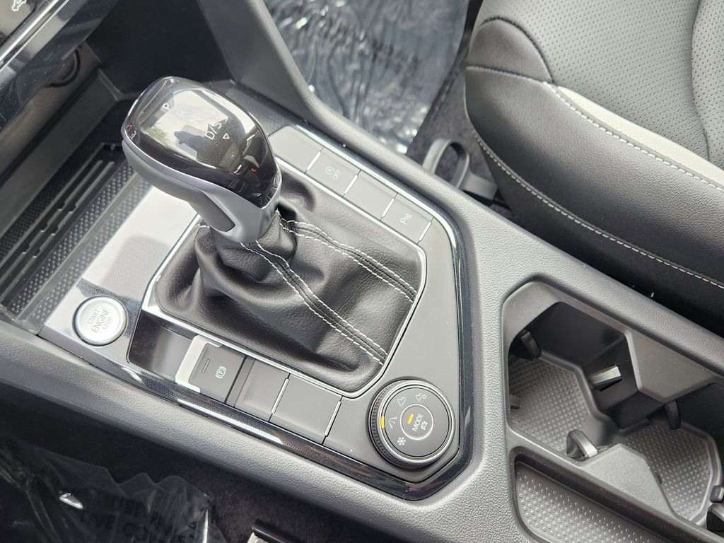 New 2025 Volkswagen Taos SEL image 16