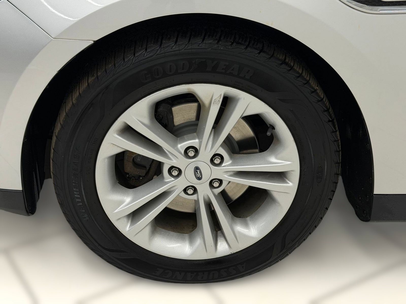 Used 2017 Ford Taurus SE image 10
