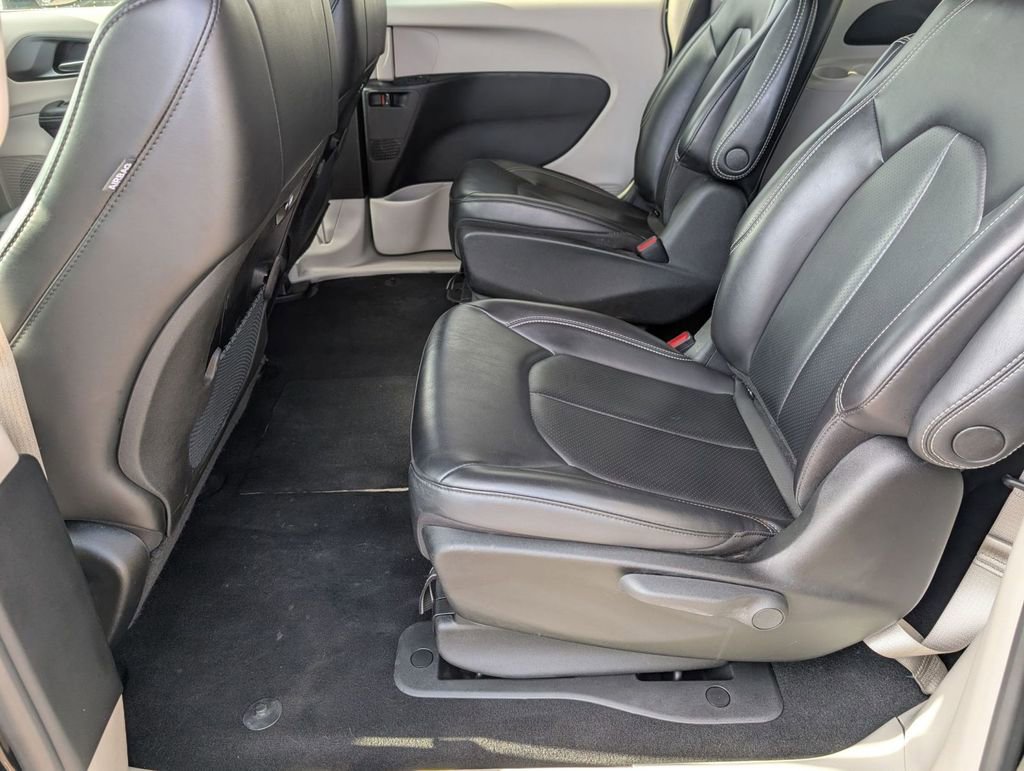 Used 2023 Chrysler Pacifica Touring-L image 44
