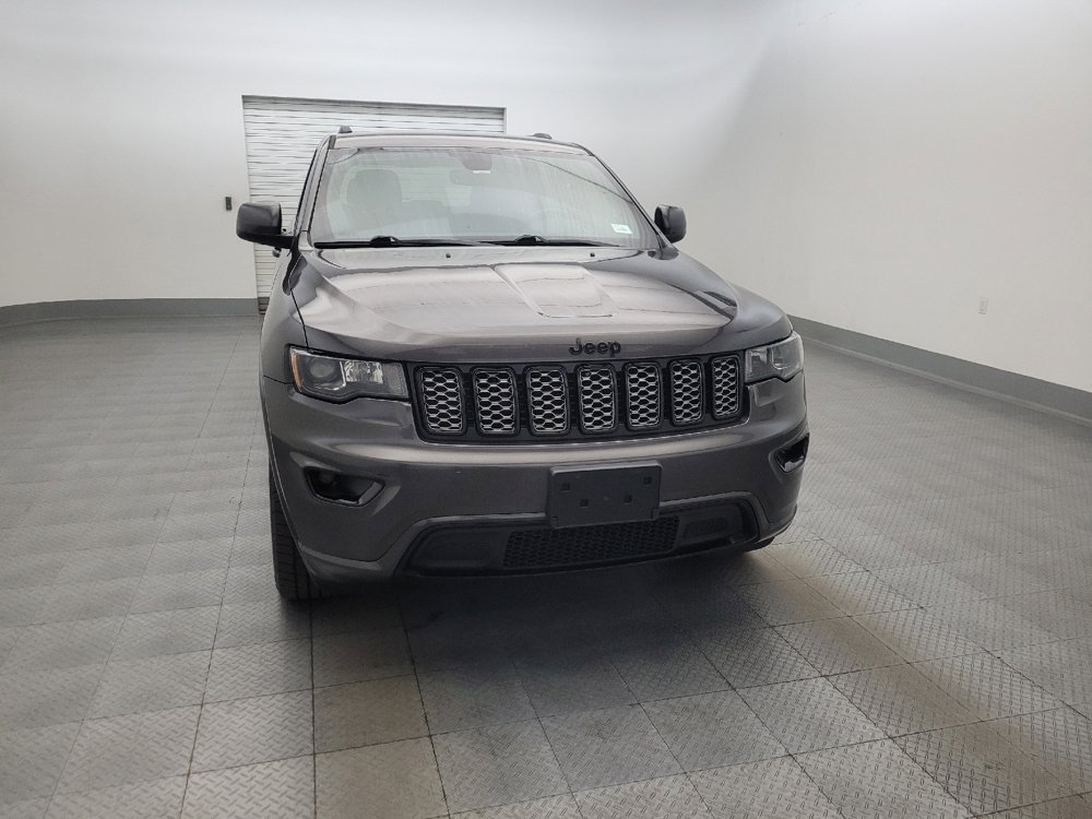 Used 2018 Jeep Grand Cherokee Altitude RWD image 14