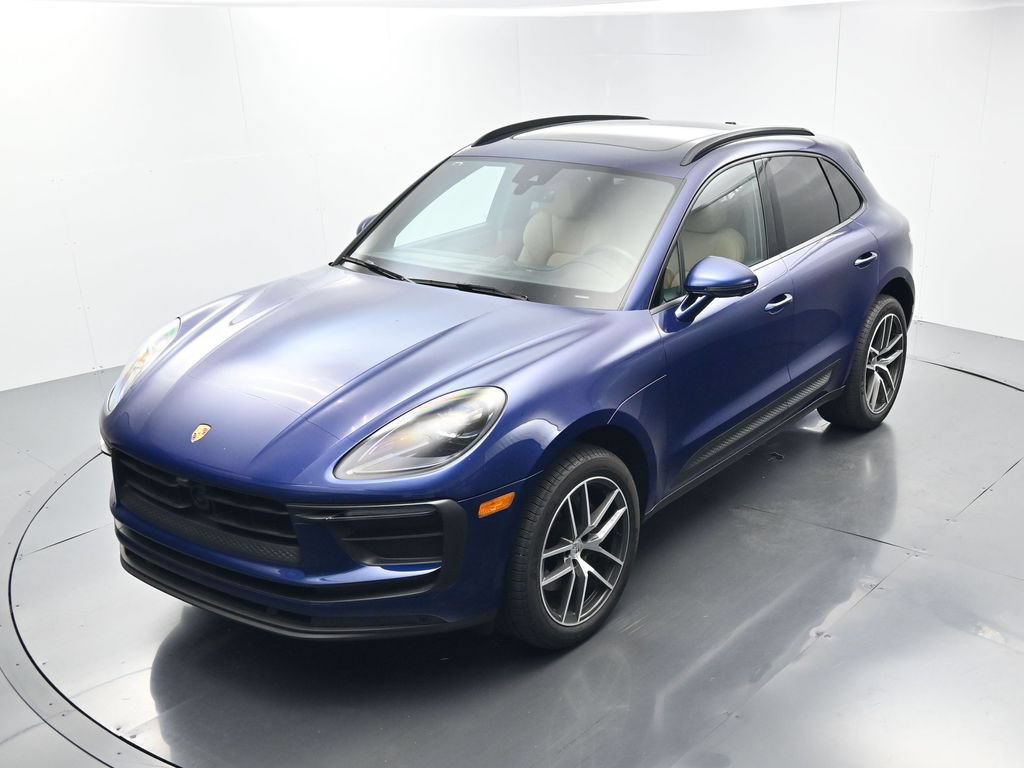 Certified 2025 Porsche Macan AWD/4WD image 31