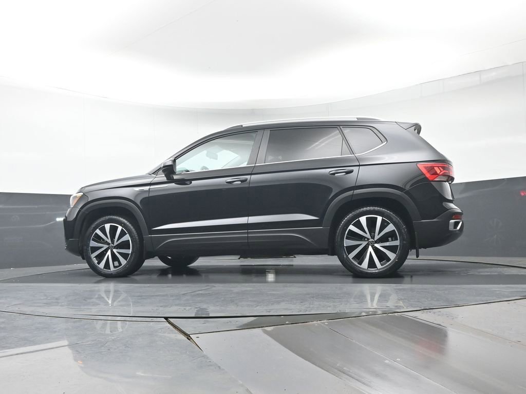 Used 2022 Volkswagen Taos SE w/ Panoramic Sunroof Package image 32