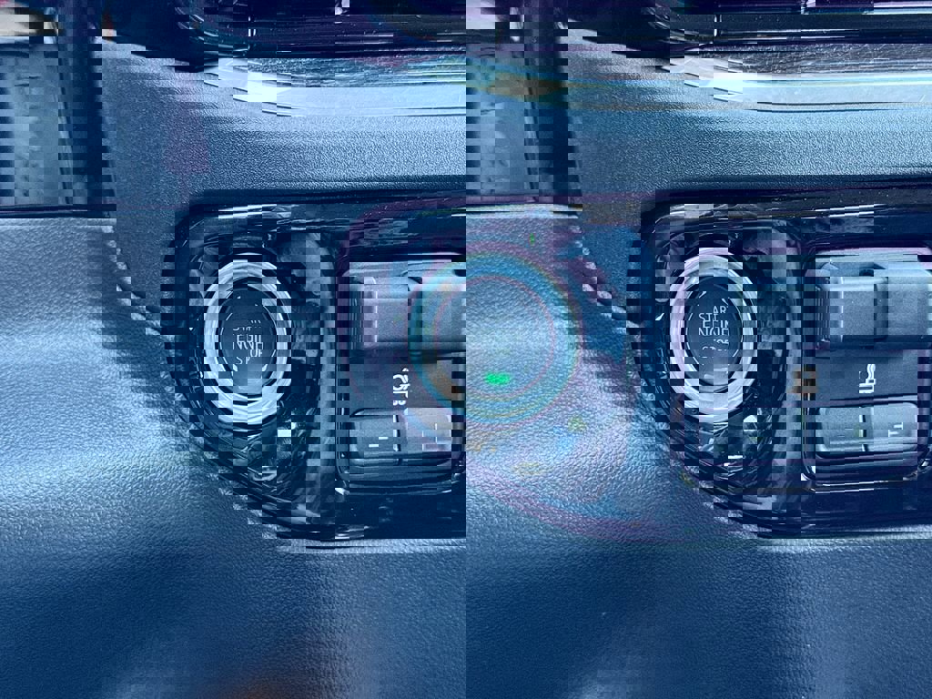 Used 2025 Chevrolet Silverado 1500 LT w/ Leather Package RWD image 18