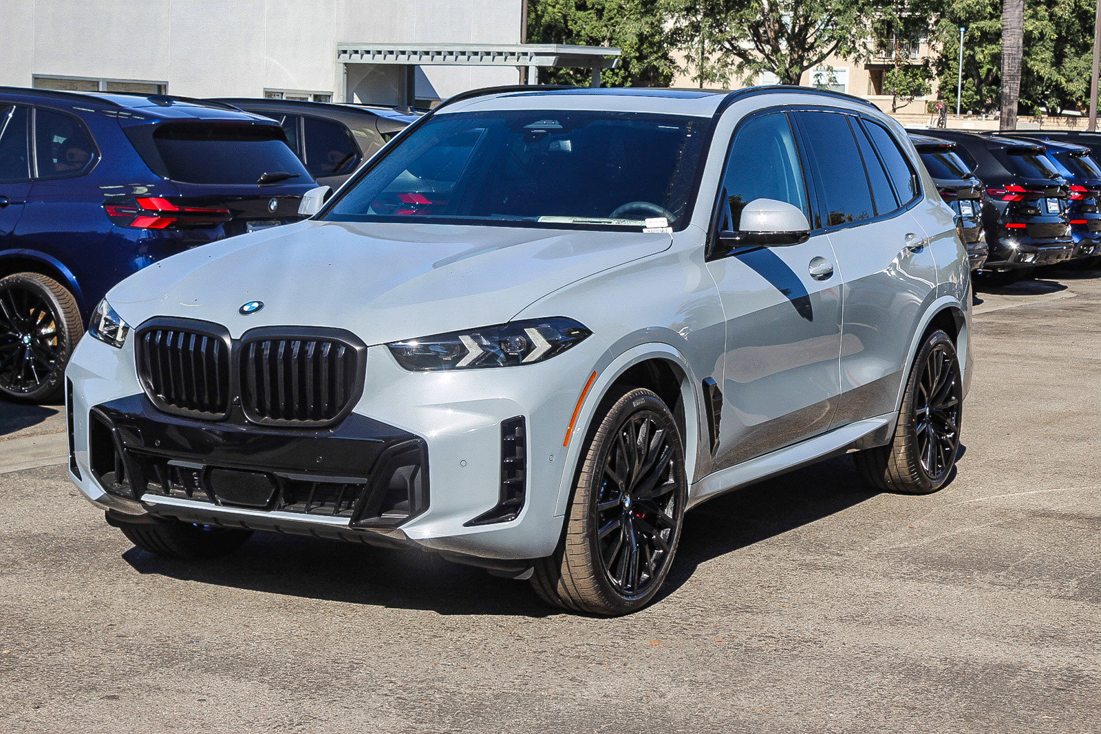 New 2026 BMW X5 sDrive40i w/ M Sport Package image 3