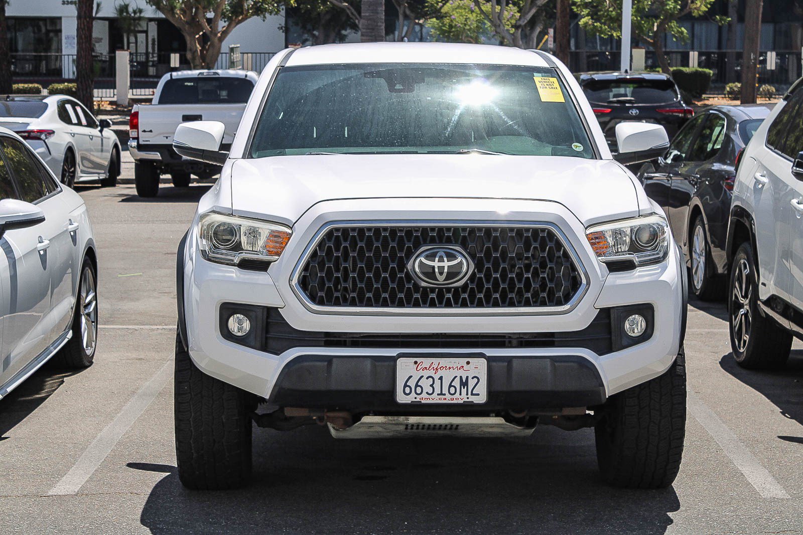 Used 2018 Toyota Tacoma TRD Off-Road w/ Technology Package AWD/4WD image 2