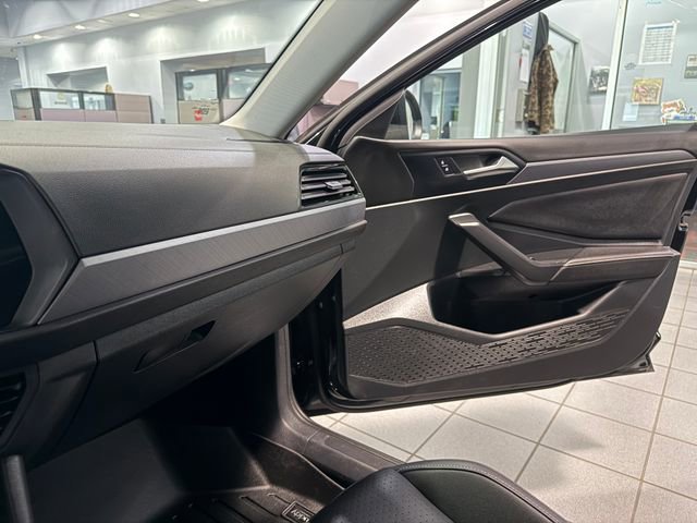 Used 2024 Volkswagen Jetta SE image 24