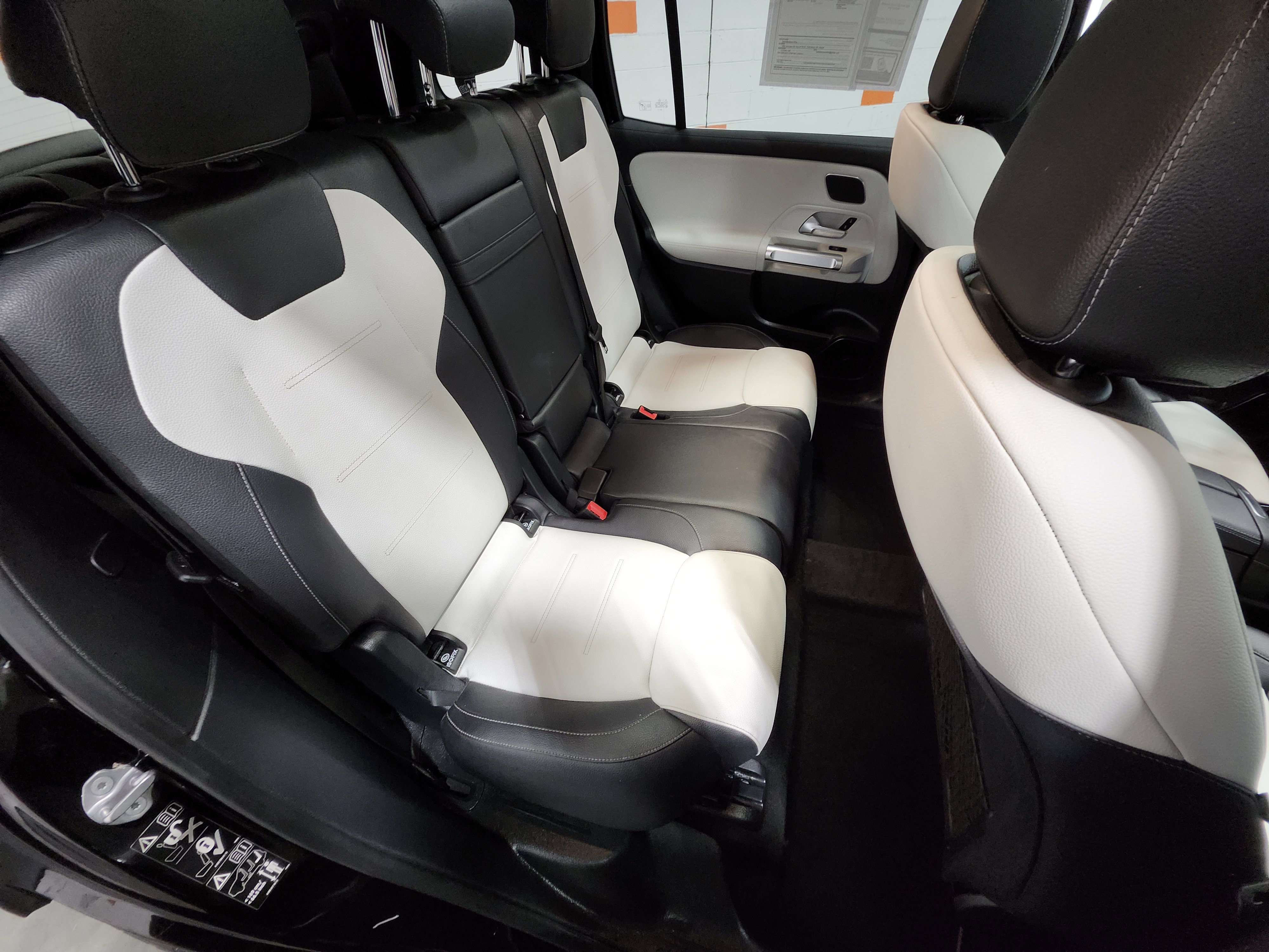 Used 2021 Mercedes-Benz GLB 250 4MATIC image 21