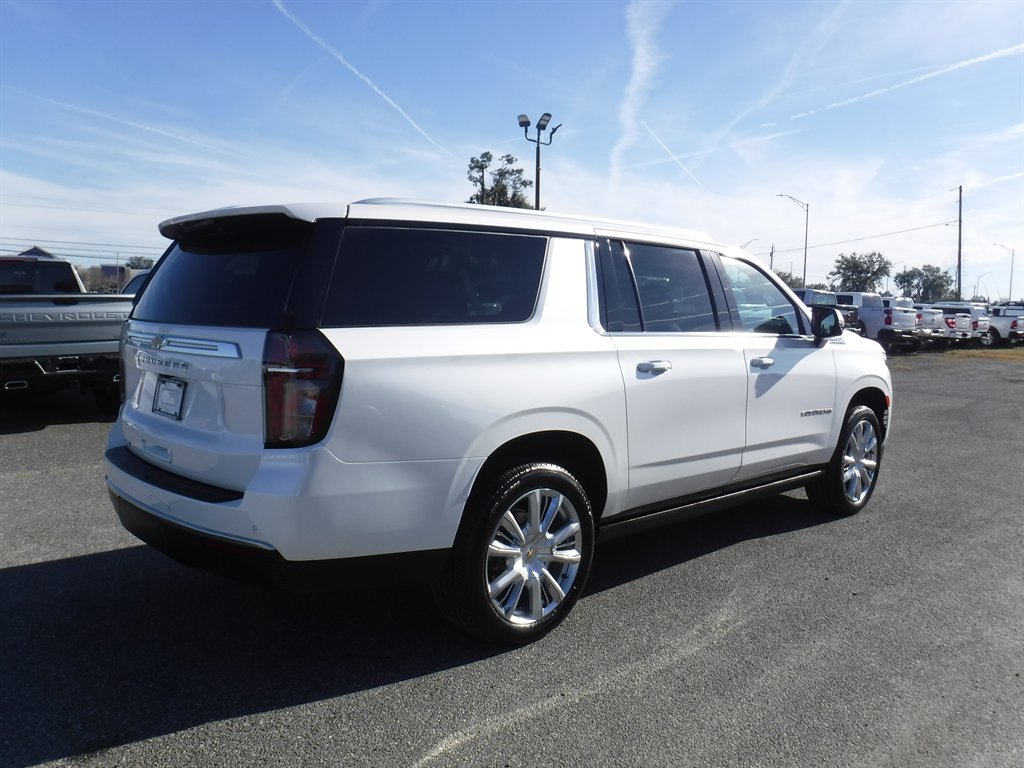 Used 2023 Chevrolet Suburban High Country image 2