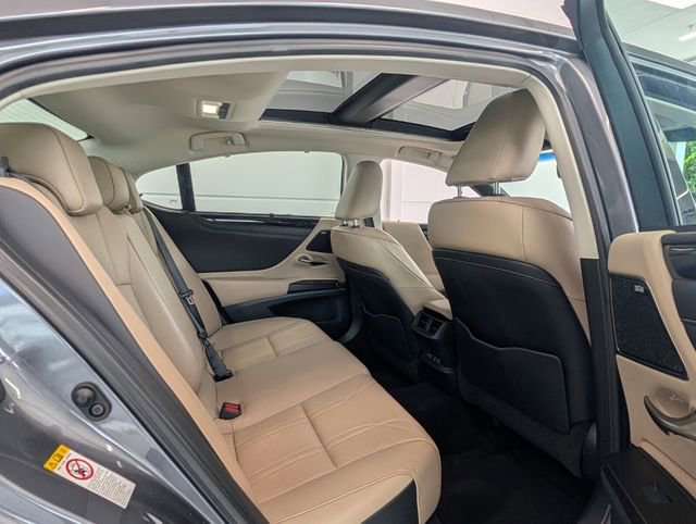 Used 2019 Lexus ES 350 Ultra Luxury w/ Accessory Package 2 image 13