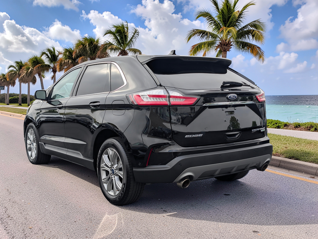 Used 2019 Ford Edge Titanium w/ Equipment Group 301A FWD image 7