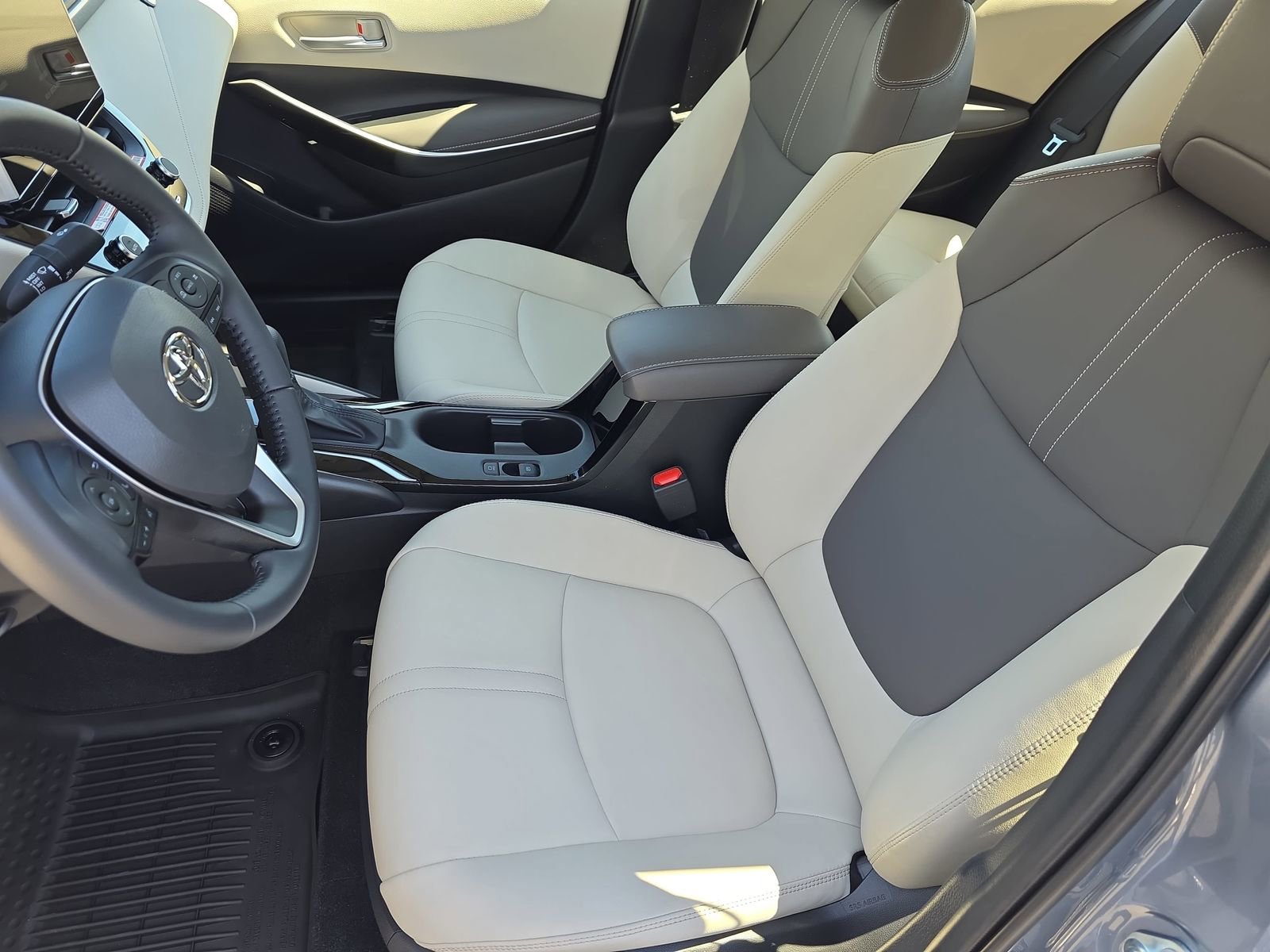 Used 2025 Toyota Corolla XLE image 11