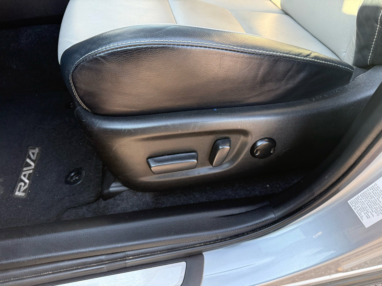 Used 2017 Toyota RAV4 Limited w/ Advanced Technology Package image 13