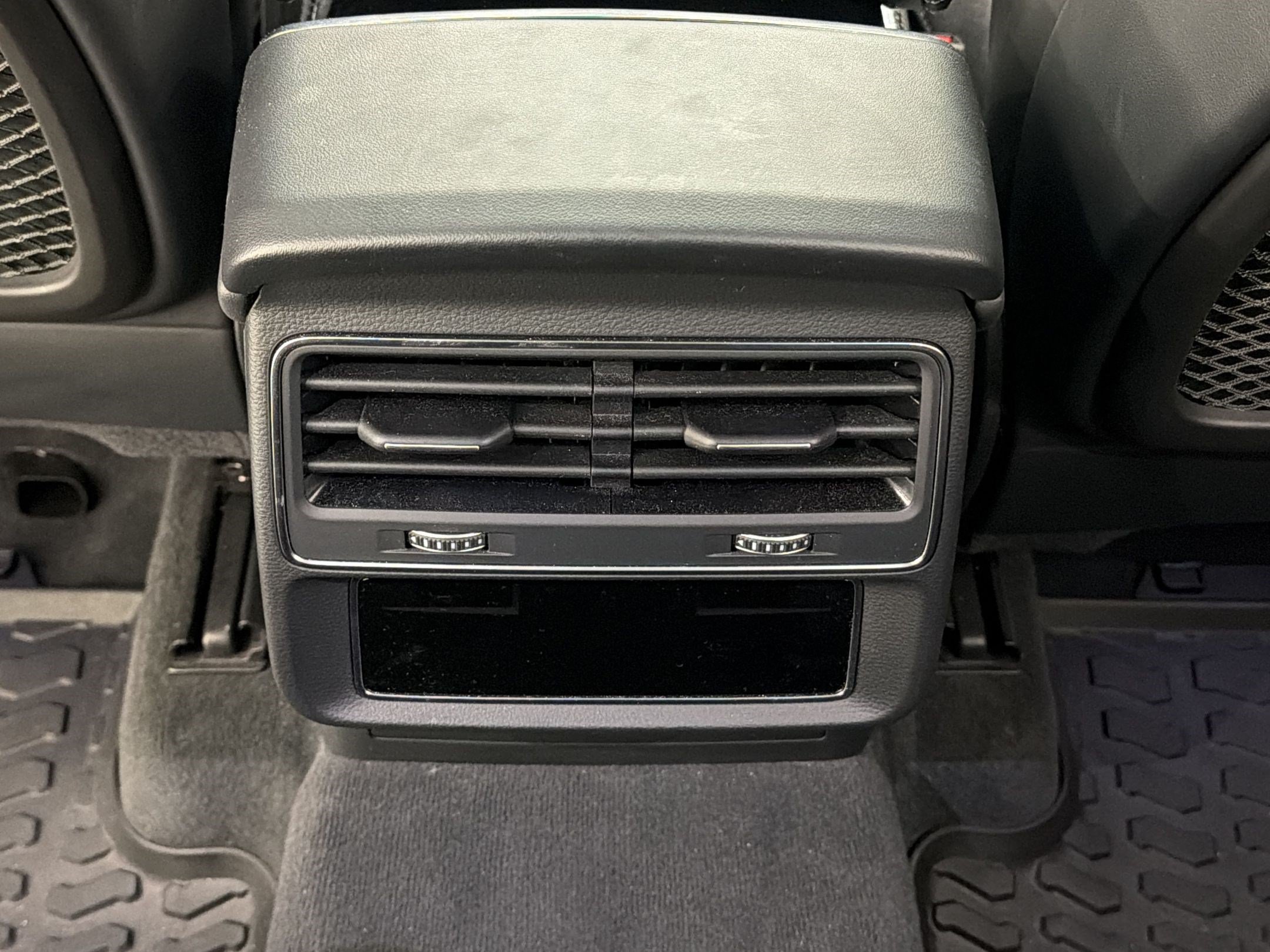 Used 2024 Audi SQ7 Prestige AWD/4WD image 34