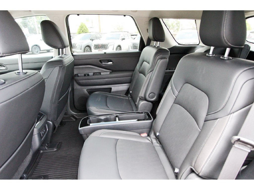 New 2026 Nissan Pathfinder SL w/ SL Premium Package FWD image 11