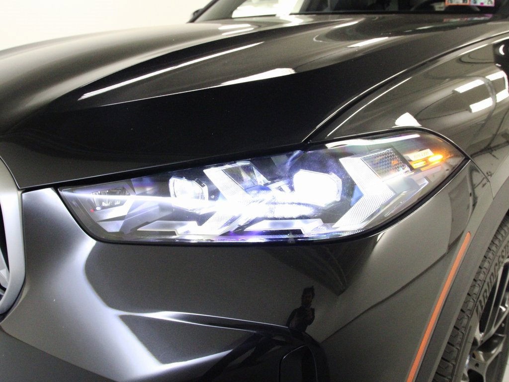 Used 2025 BMW X5 xDrive50e w/ Parking Assistance Package image 9