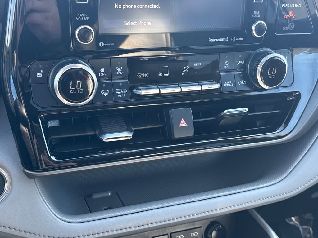 Used 2022 Toyota Highlander XLE image 25