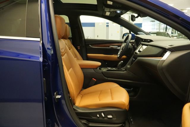 Used 2023 Cadillac XT5 Premium Luxury w/ Technology Package AWD/4WD image 14