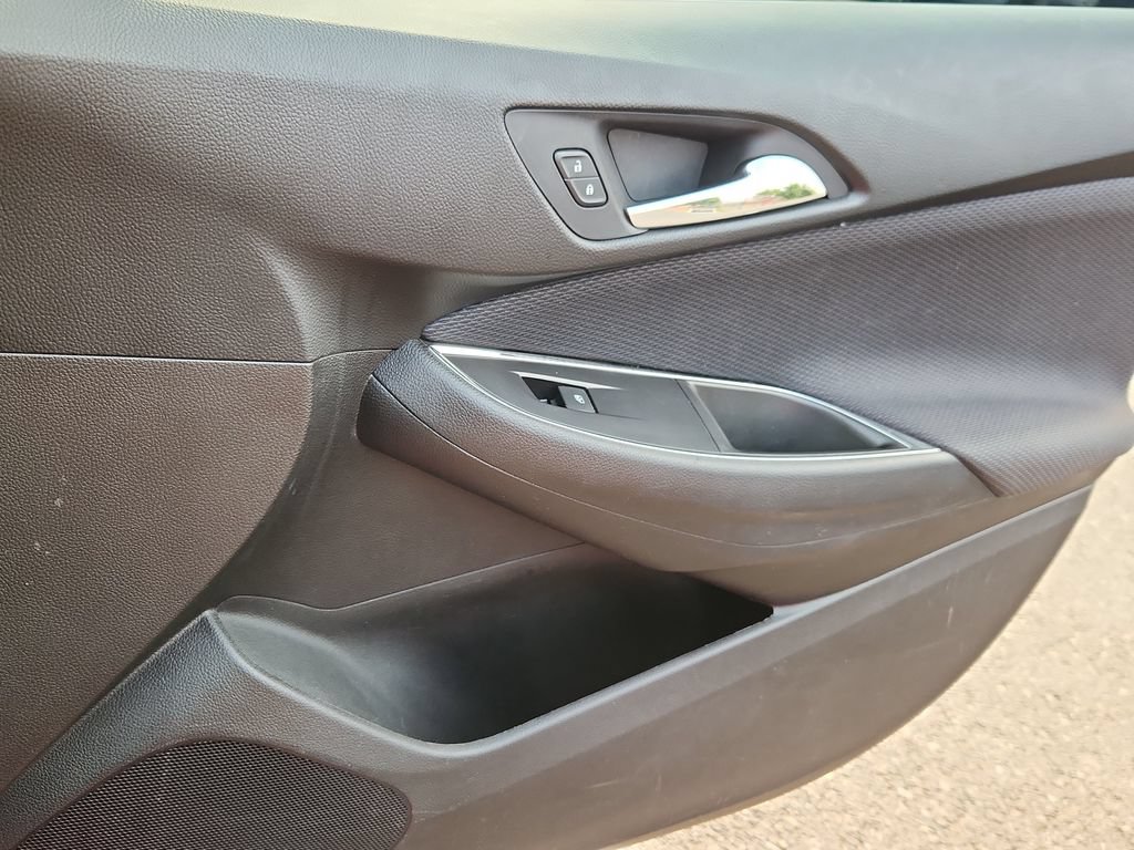Used 2018 Chevrolet Cruze LT w/ Convenience Package FWD image 14