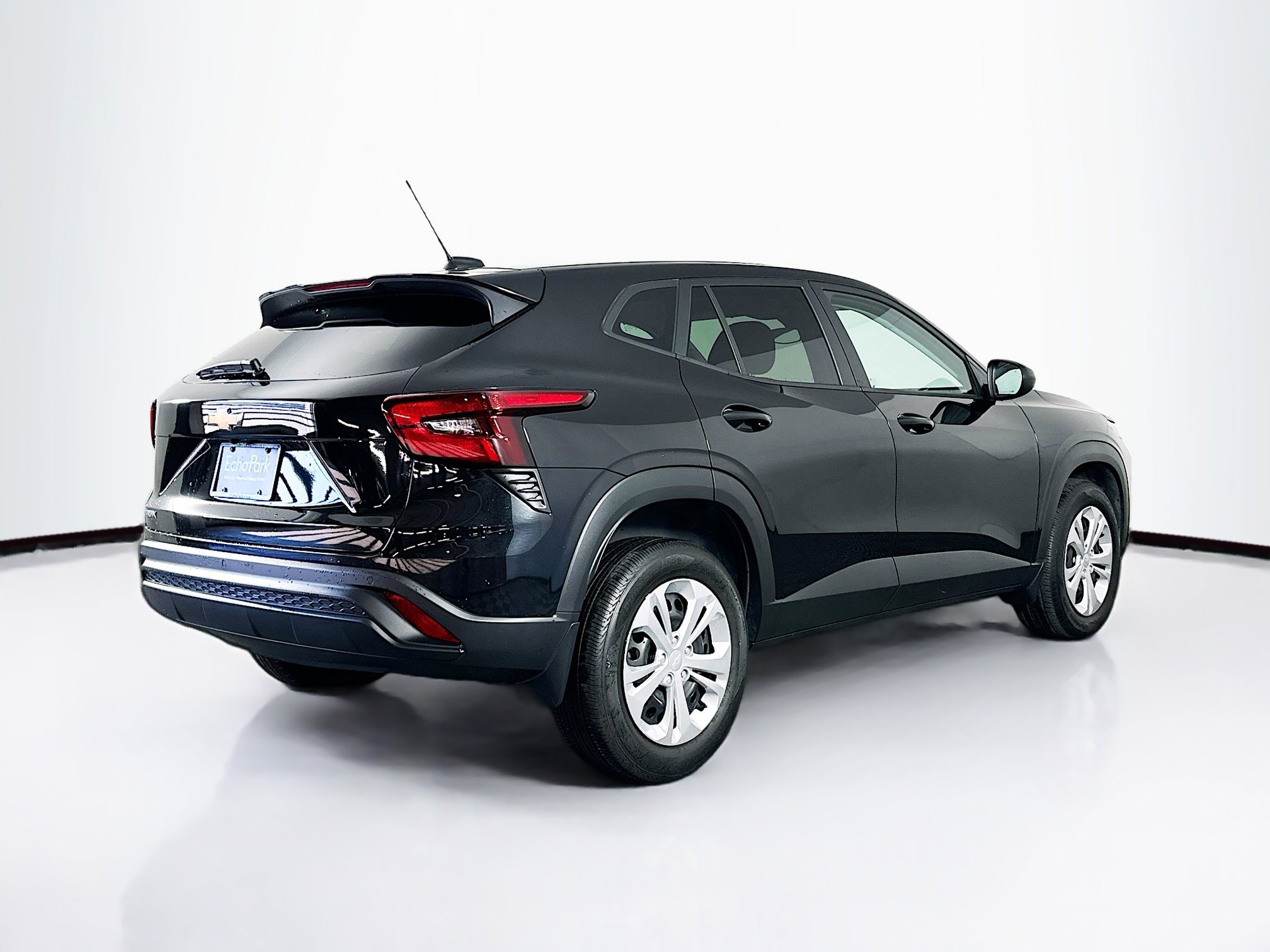 Used 2025 Chevrolet Trax LS w/ Driver Confidence Package image 9