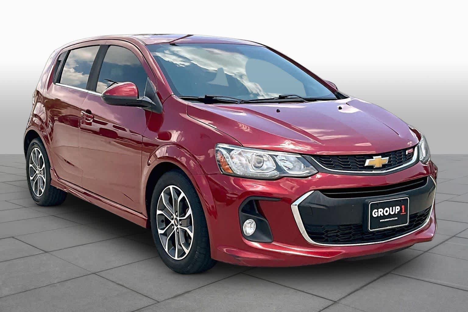 Used 2017 Chevrolet Sonic LT w/ Convenience Package FWD image 3