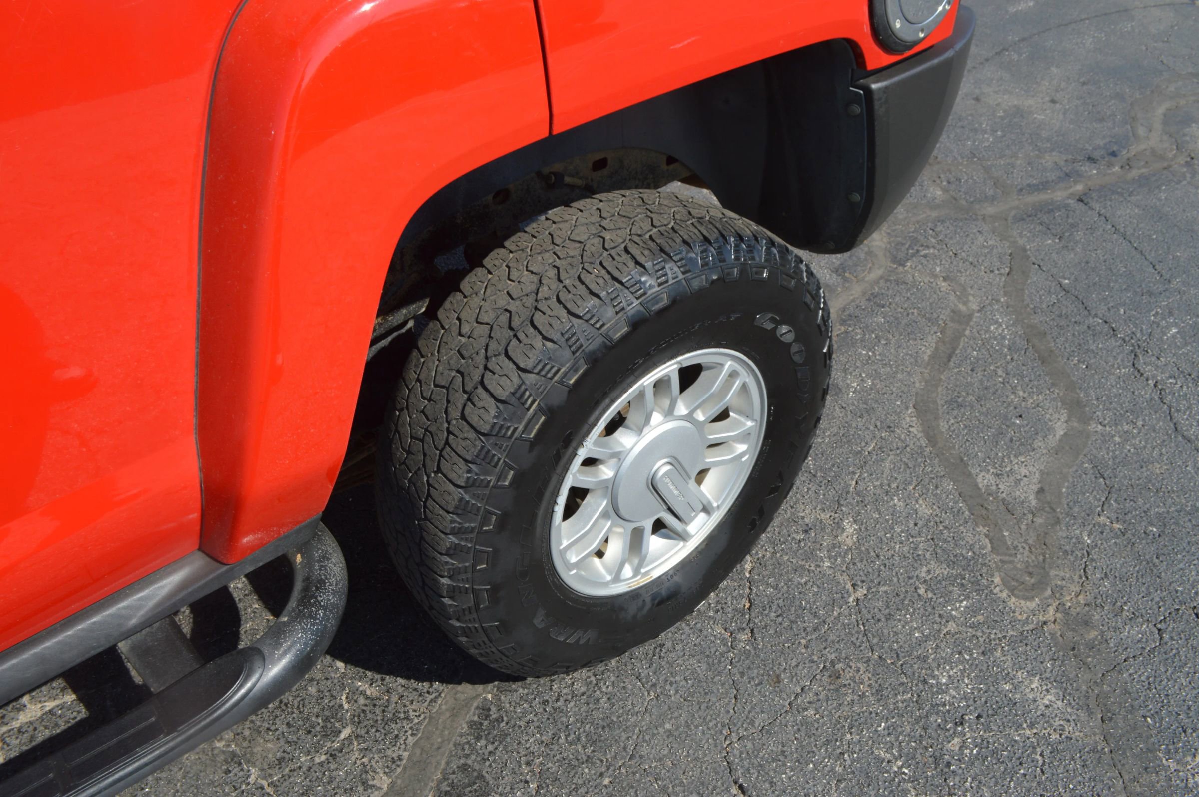 Used 2010 HUMMER H3 image 5