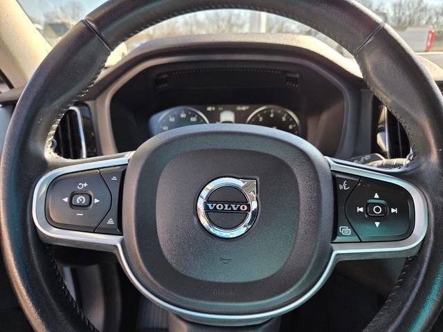Used 2020 Volvo XC60 T5 Momentum w/ Protection Package image 24