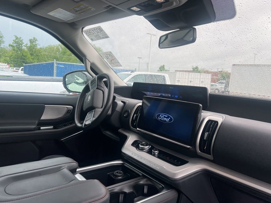 Used 2025 Ford Expedition Max Active AWD/4WD image 16