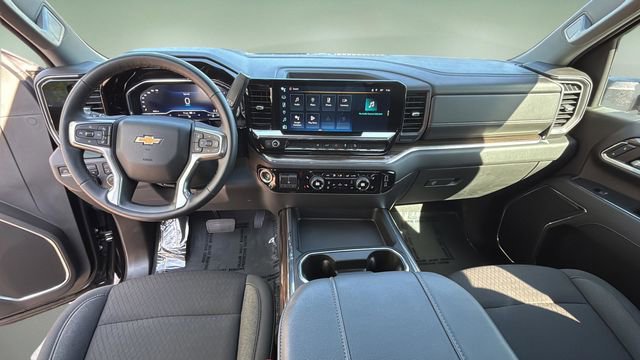 Used 2024 Chevrolet Silverado 2500 LT w/ Convenience Package image 17