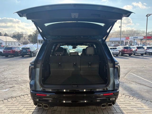 Used 2024 Chevrolet Traverse RS image 14