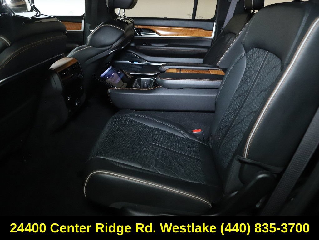 Used 2022 Jeep Grand Wagoneer Series III AWD/4WD image 16