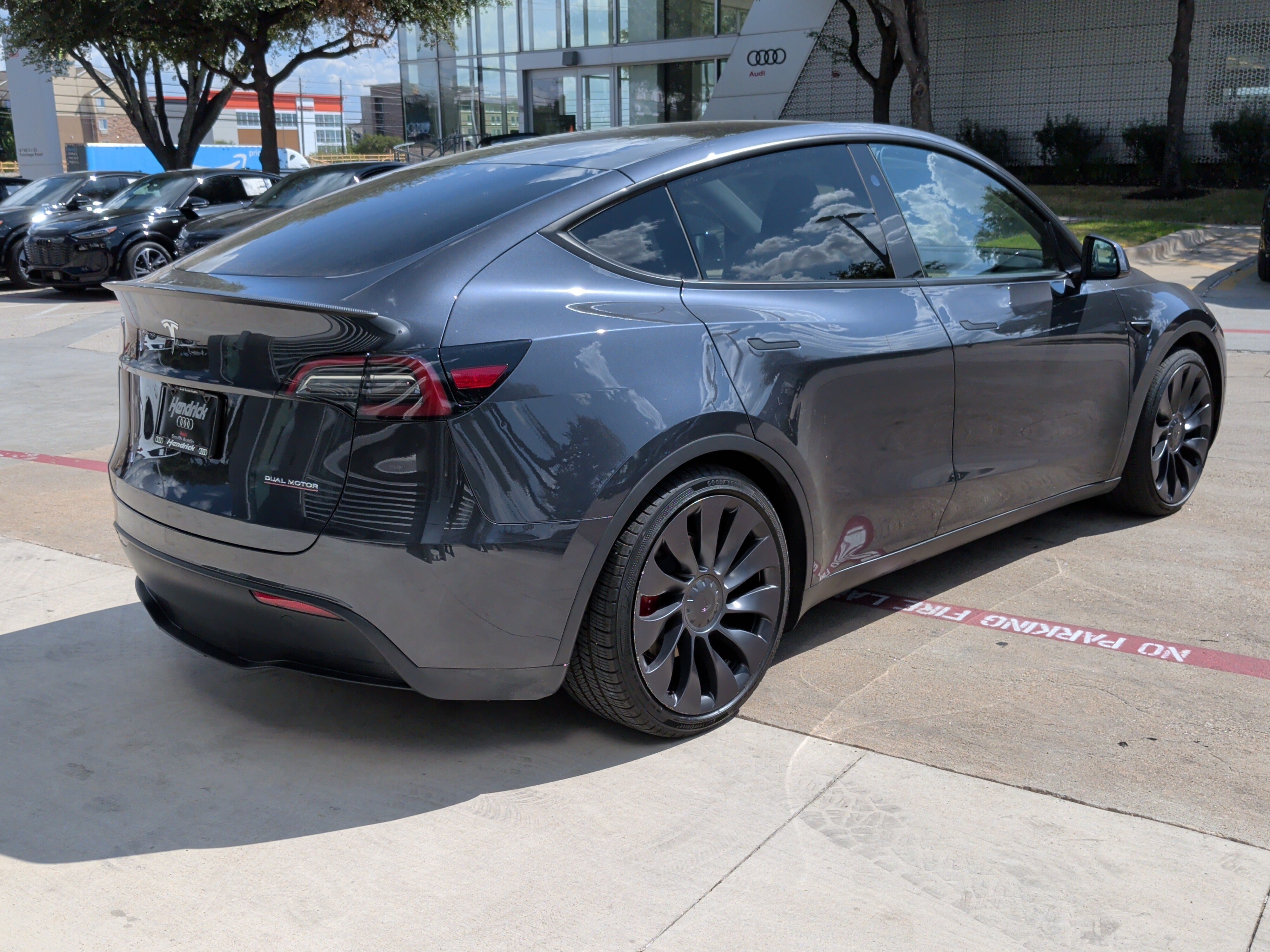 Used 2024 Tesla Model Y Performance AWD/4WD image 10
