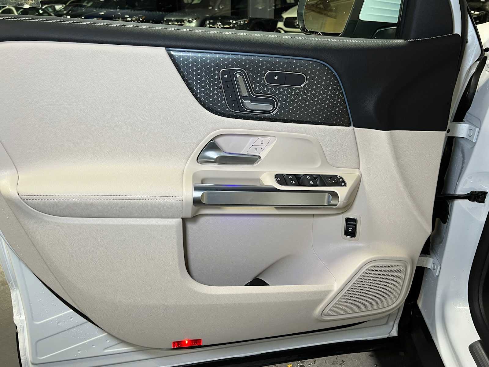 Used 2025 Mercedes-Benz GLB 250 GLB 250 image 21