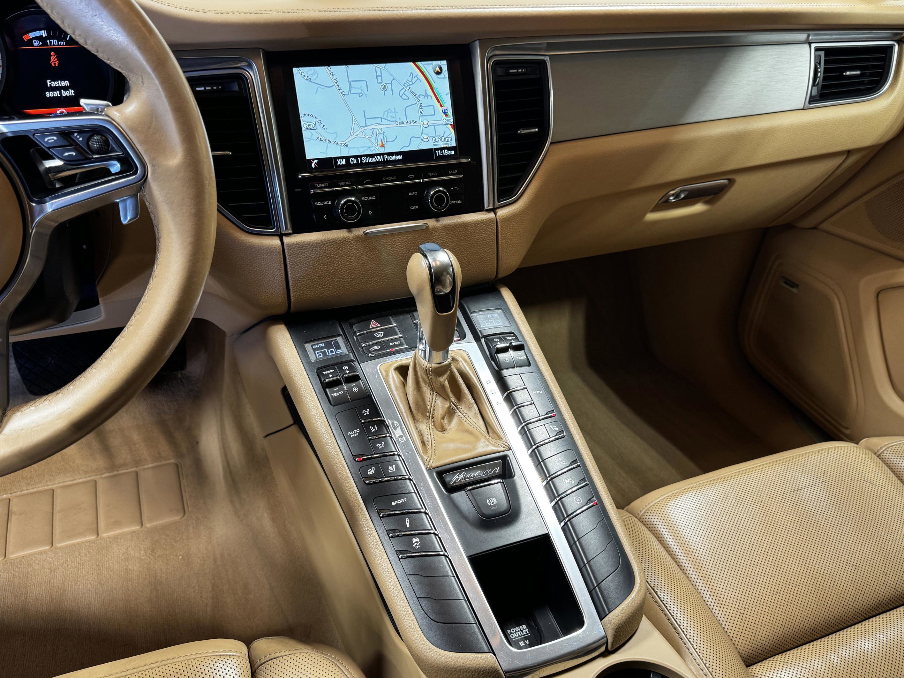 Used 2016 Porsche Macan Turbo image 34